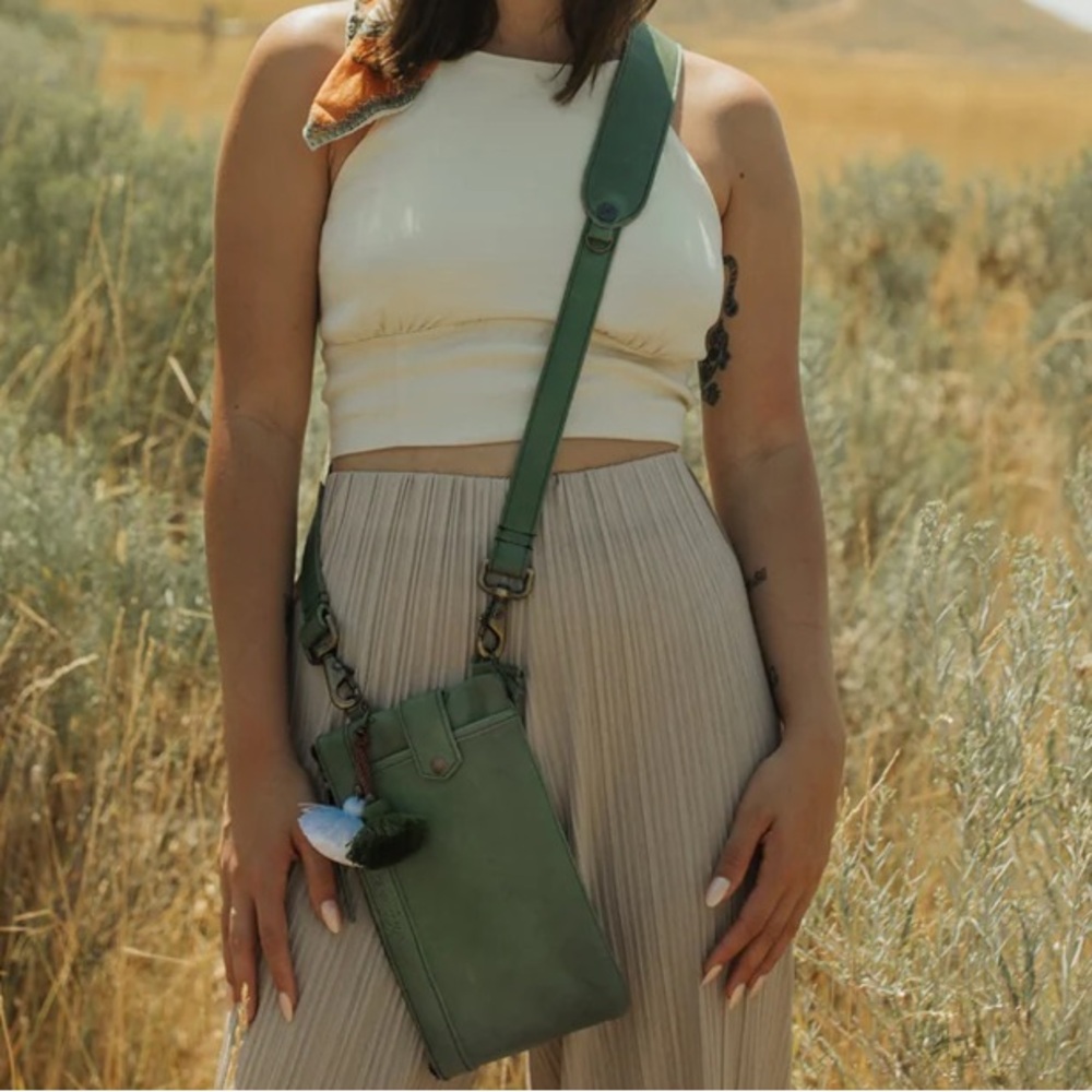 Crossbody/Clutch - Picture 3 of 3